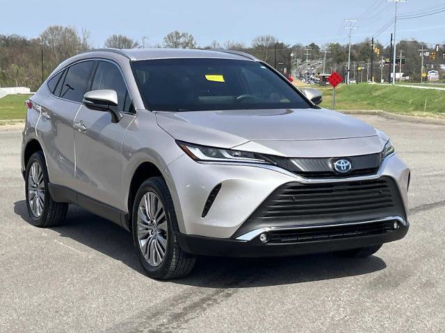 Used 2023 Toyota Venza XLE image 3