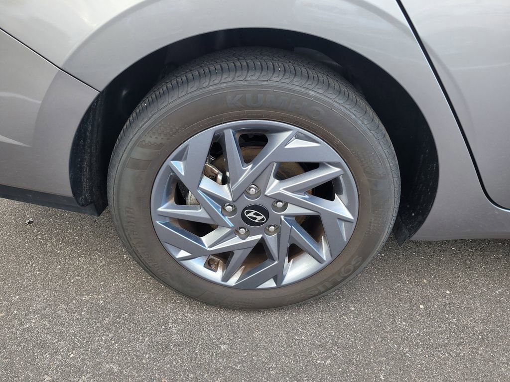 Used 2024 Hyundai Elantra Blue image 5
