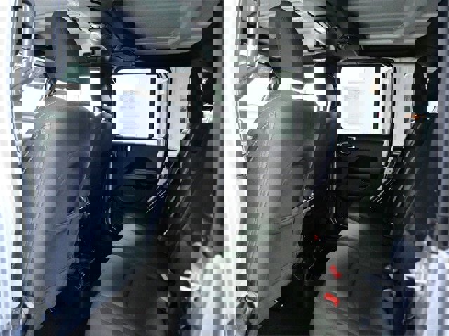 Used 2018 Jeep Wrangler Unlimited Sahara image 13