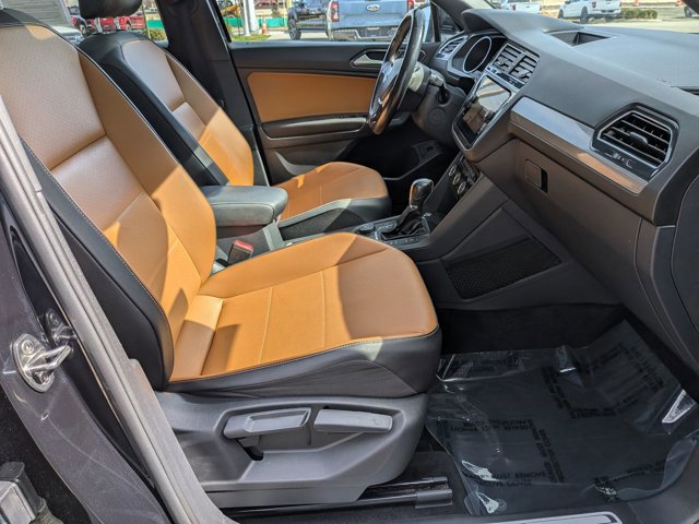 Used 2018 Volkswagen Tiguan SEL w/ R-Line Package image 39
