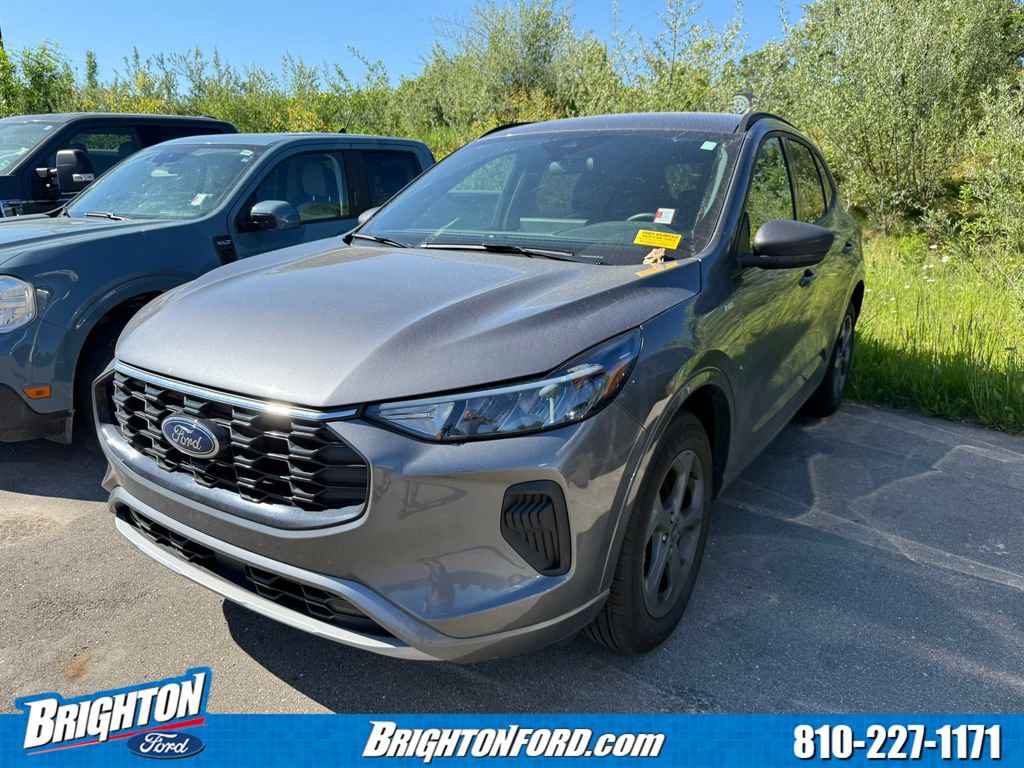 Certified 2024 Ford Escape ST-Line w/ Tech Pack #1 AWD/4WD image 3