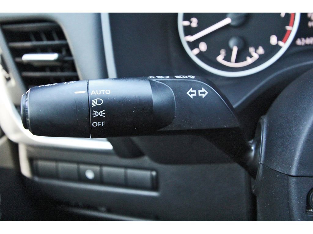Used 2023 Nissan Rogue SV FWD image 16