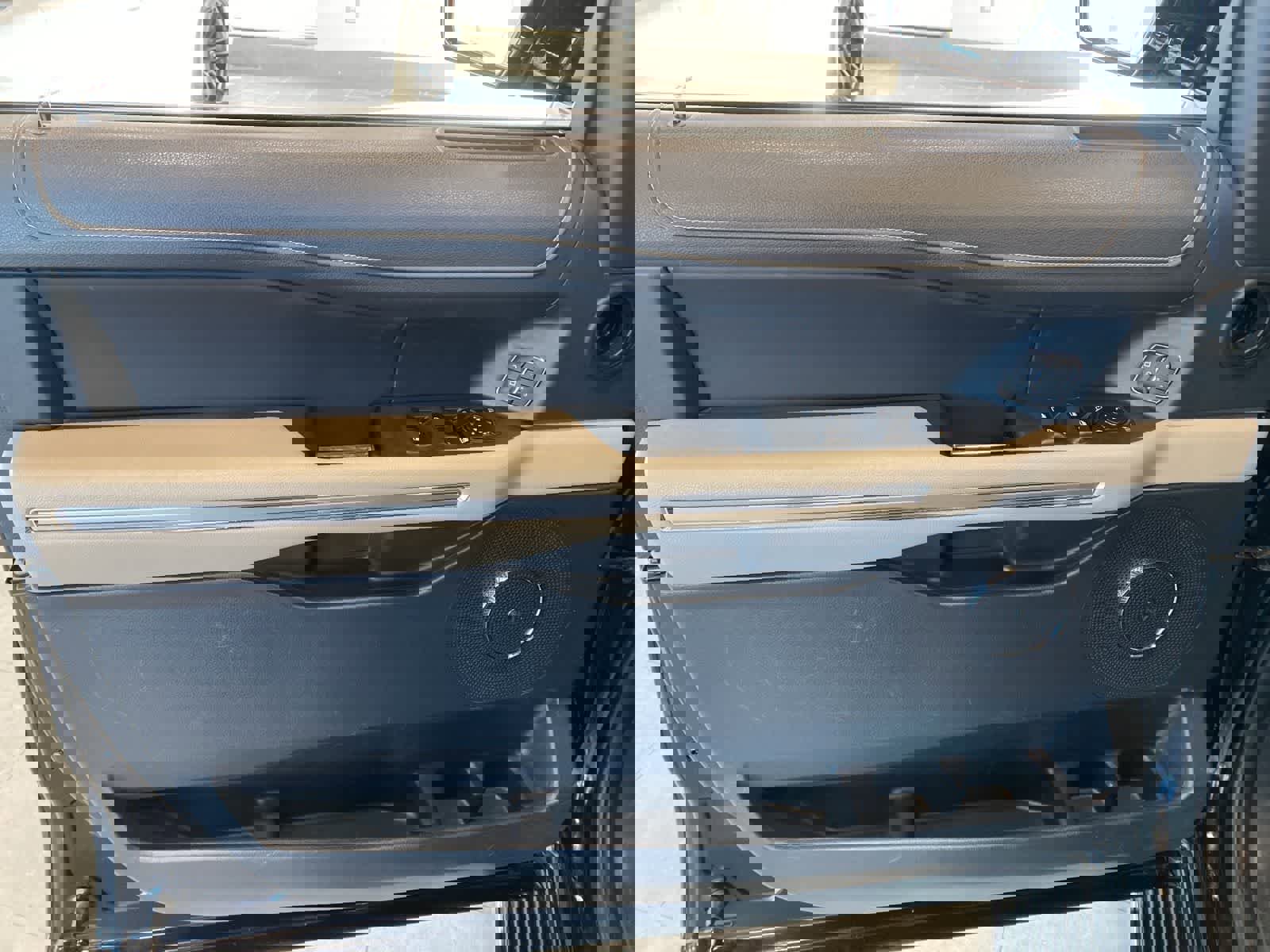 Certified 2023 Ford Expedition Limited image 17