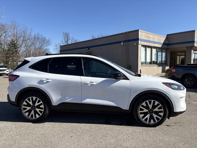 Certified 2020 Ford Escape SE Sport image 3