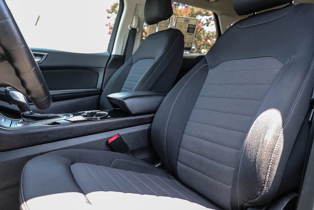 Certified 2018 Ford Edge SE FWD image 28