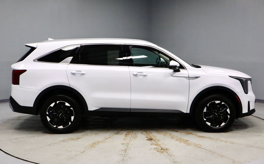 Used 2025 Kia Sorento S image 6
