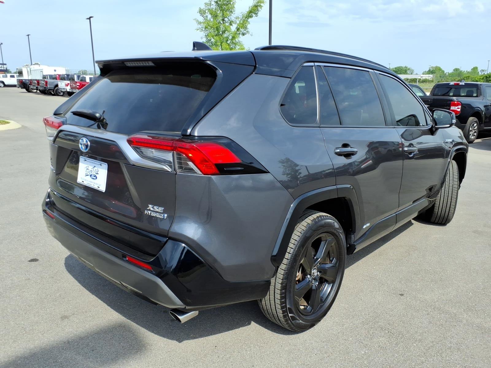 Used 2019 Toyota RAV4 XSE w/ XSE Weather Package AWD/4WD image 5