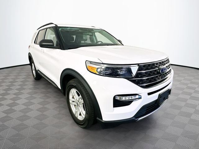 Certified 2023 Ford Explorer XLT w/ Equipment Group 202A AWD/4WD image 4