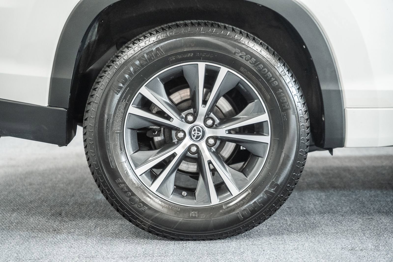 Used 2017 Toyota Highlander Plus w/ Protection Package #3 AWD/4WD image 23