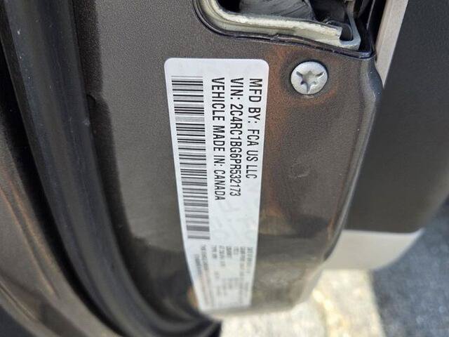 Used 2023 Chrysler Pacifica Touring-L FWD image 20