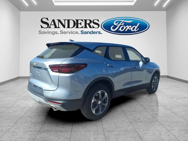 Used 2025 Chevrolet Blazer LT AWD/4WD image 2