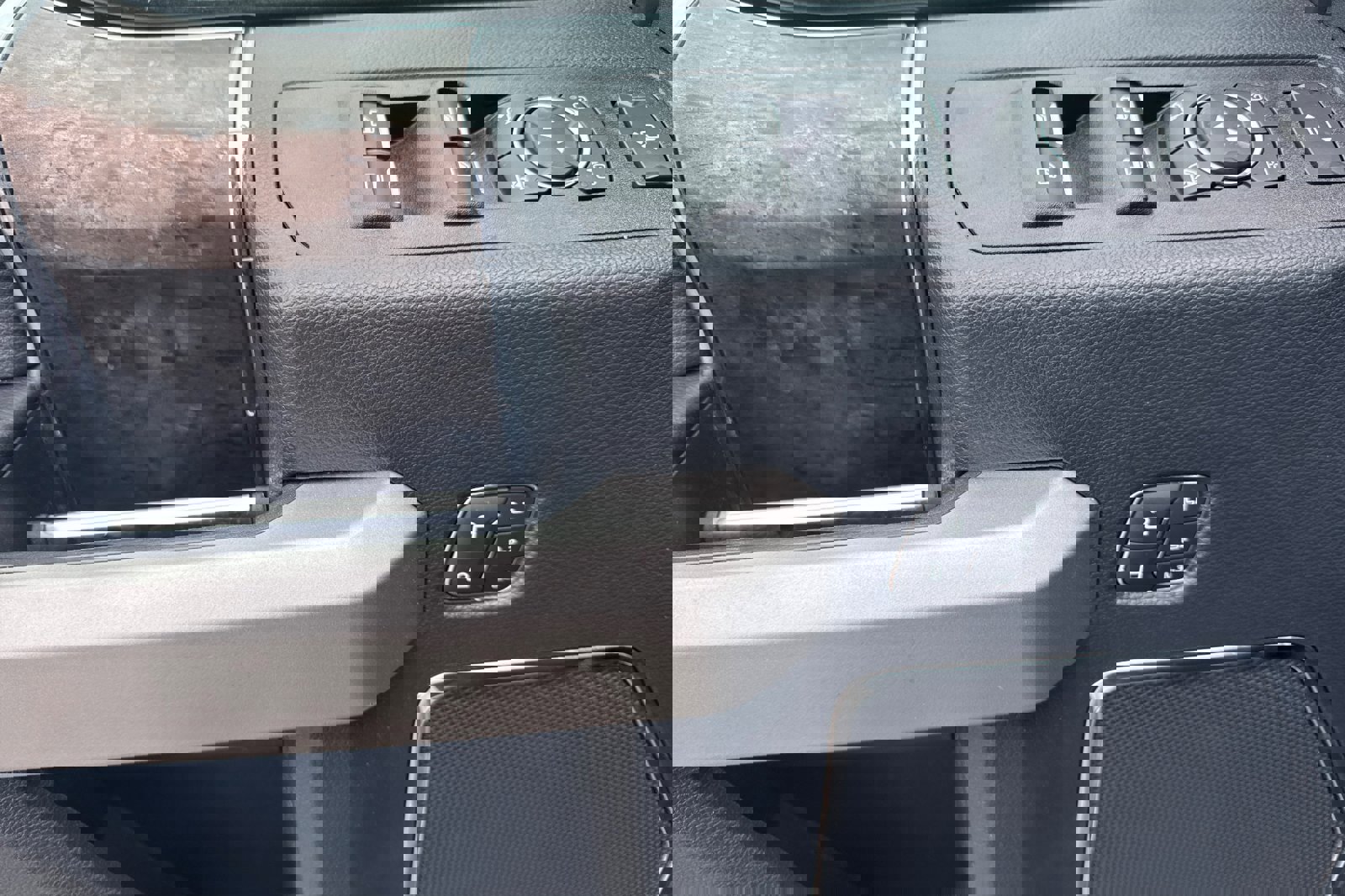 Certified 2022 Ford F350 Lariat w/ Black Appearance Package image 12