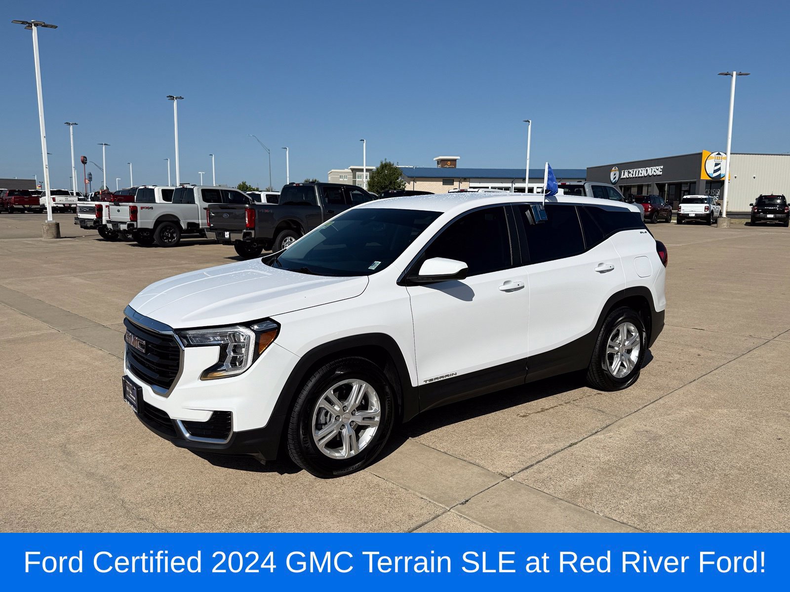Used 2024 GMC Terrain SLE FWD image 1