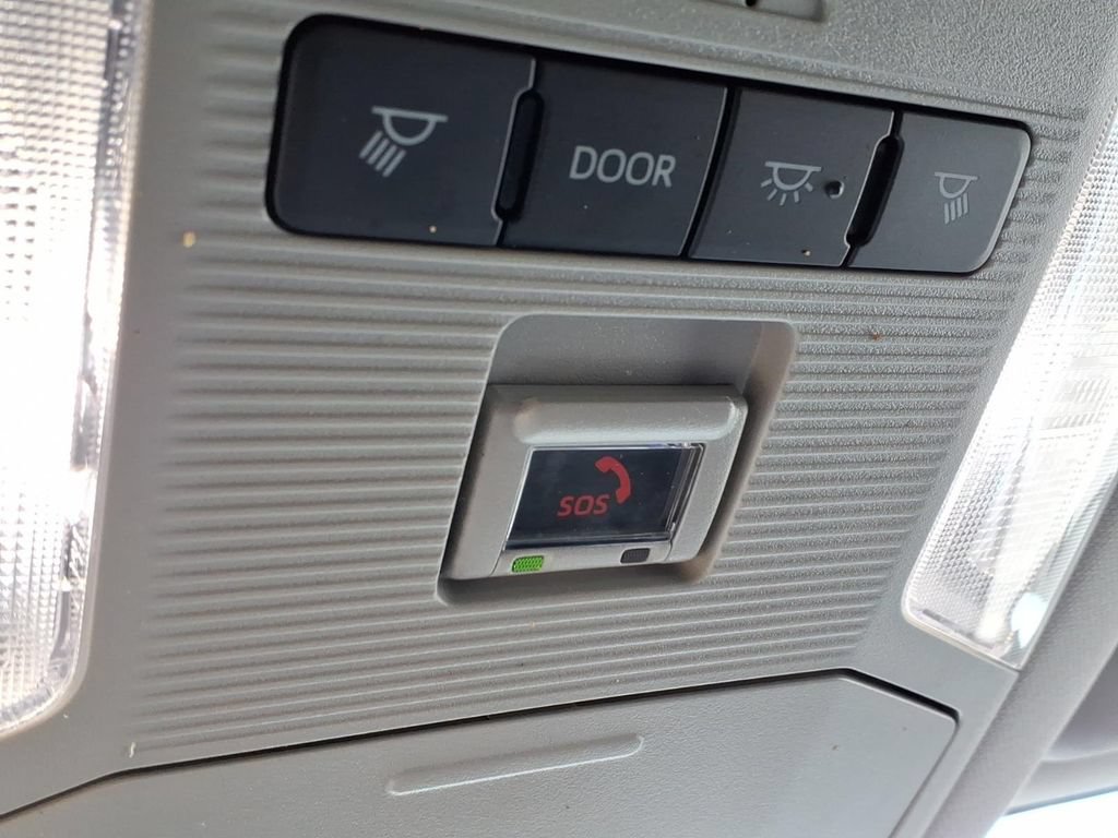 Used 2024 Toyota RAV4 LE AWD/4WD image 22