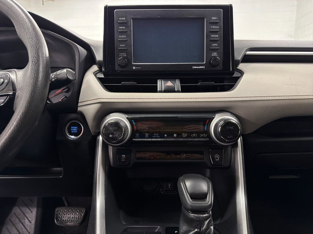 Used 2020 Toyota RAV4 XLE FWD image 22