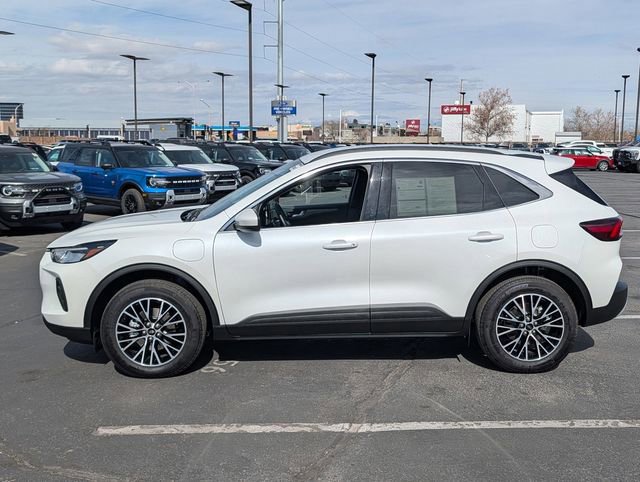 Certified 2025 Ford Escape SE image 2