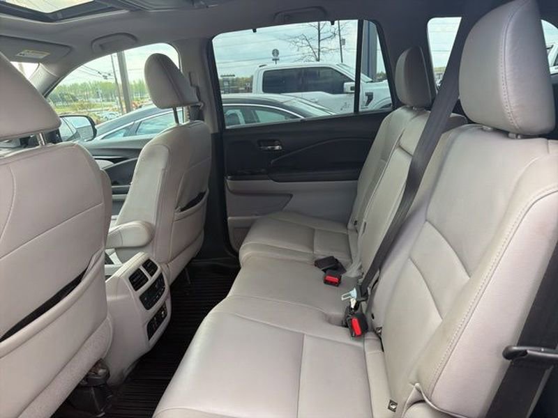 Used 2021 Honda Pilot Touring image 13