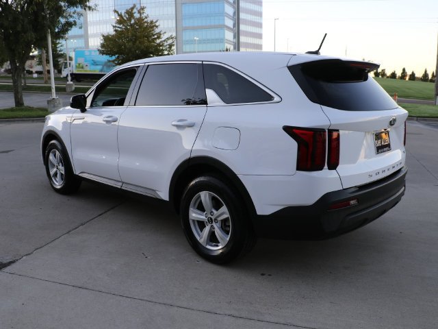 Used 2021 Kia Sorento LX FWD image 5