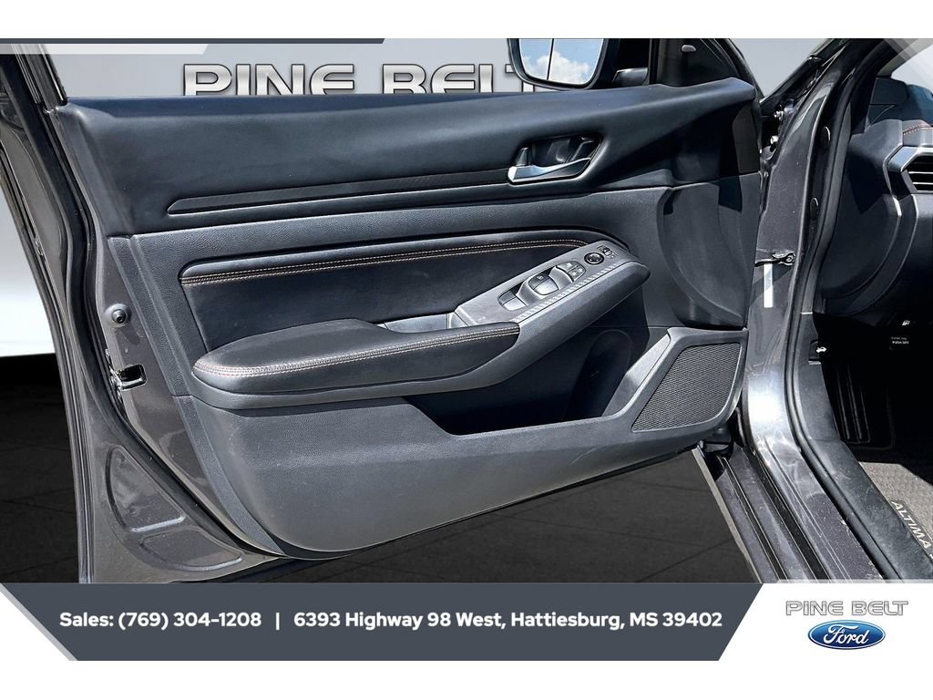 Used 2022 Nissan Altima 2.5 SR w/ Midnight Edition Package FWD image 17