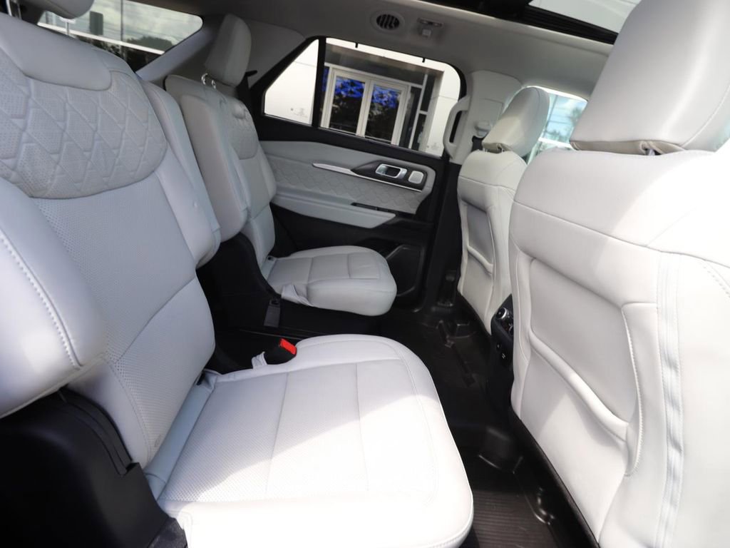 Certified 2025 Ford Explorer Platinum w/ LUX Leather Package image 22