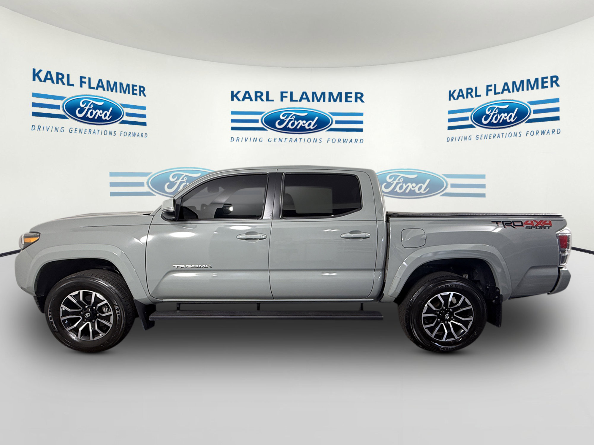 Used 2022 Toyota Tacoma TRD Sport AWD/4WD image 5