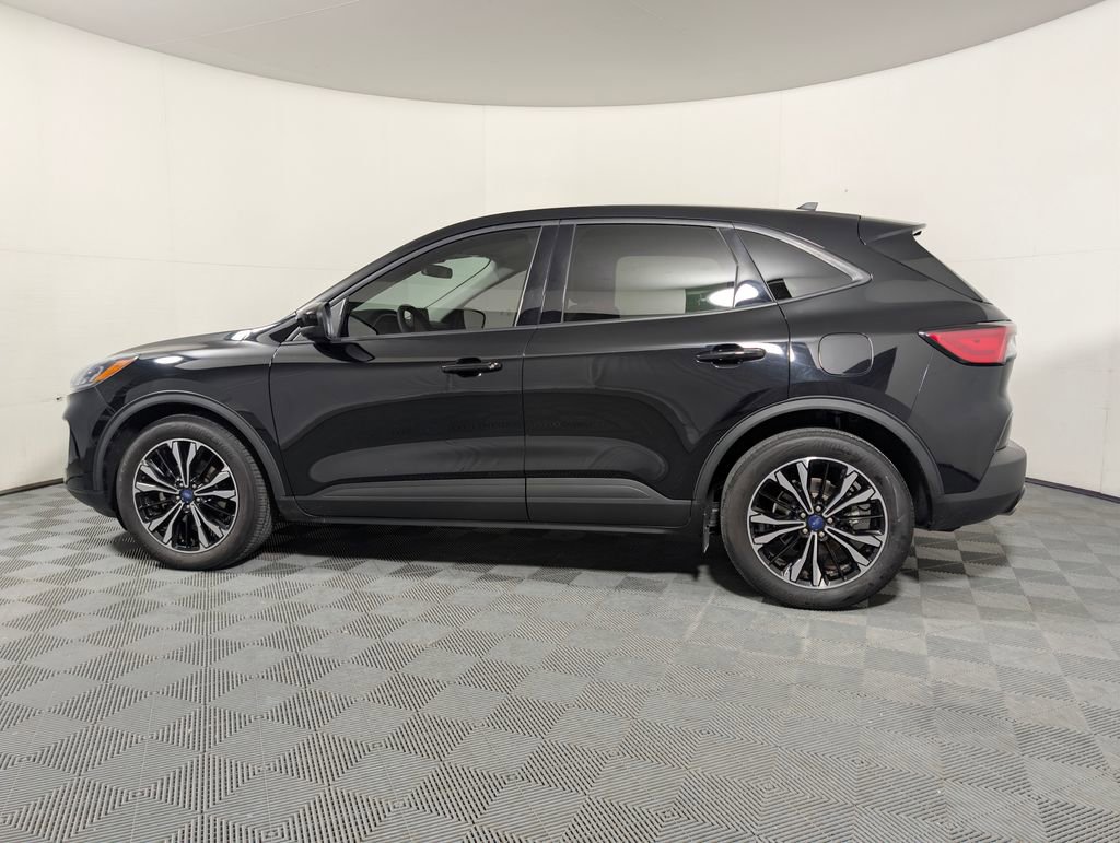 Certified 2022 Ford Escape SE w/ SE Sport Appearance Package FWD image 5