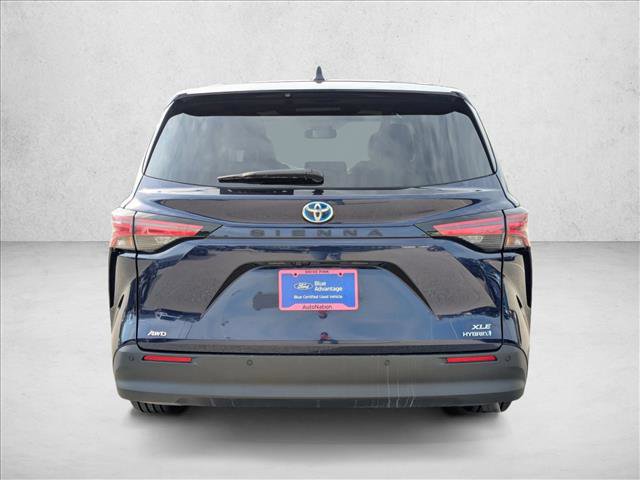 Used 2022 Toyota Sienna XLE AWD/4WD image 4