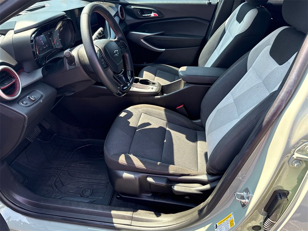 Used 2024 Chevrolet Trax RS w/ Driver Confidence Package image 9