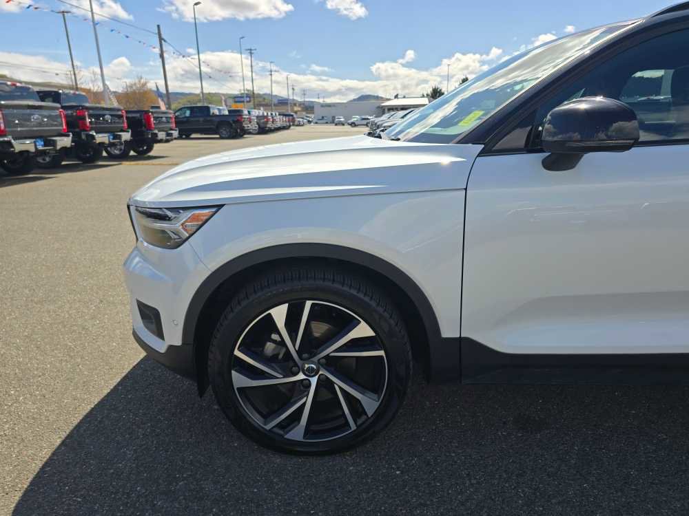 Used 2019 Volvo XC40 T5 R-Design image 18