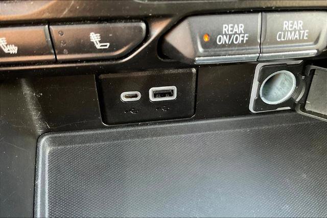 Used 2021 Chevrolet Tahoe LT w/ Luxury Package image 16