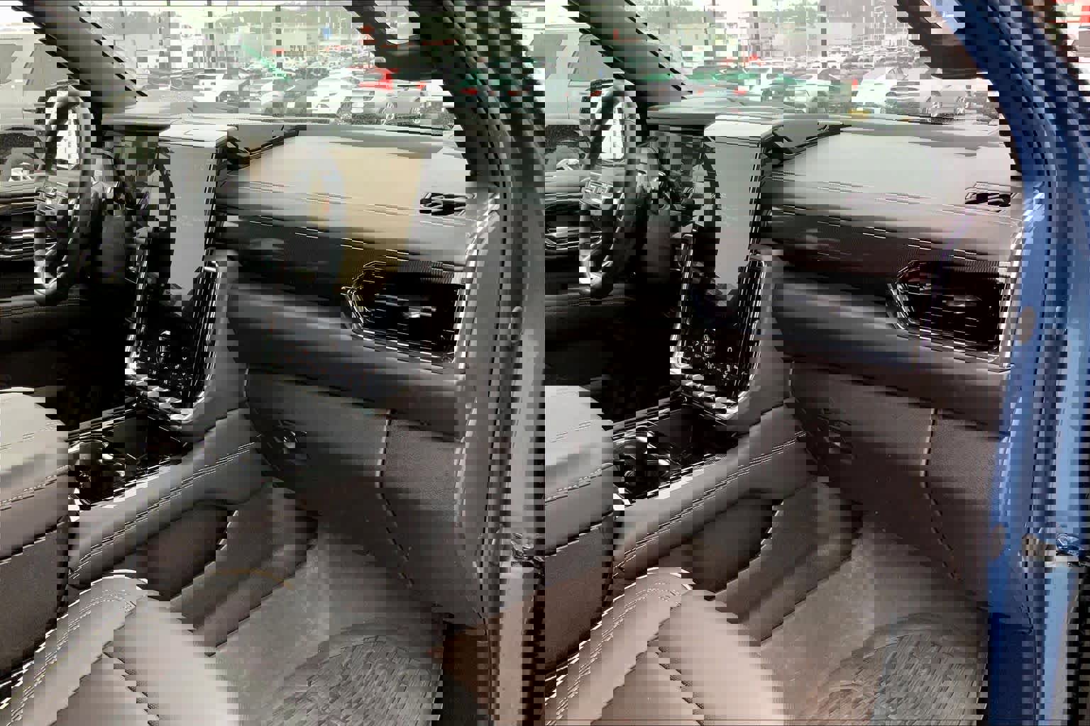 Used 2025 GMC Yukon XL Elevation image 17