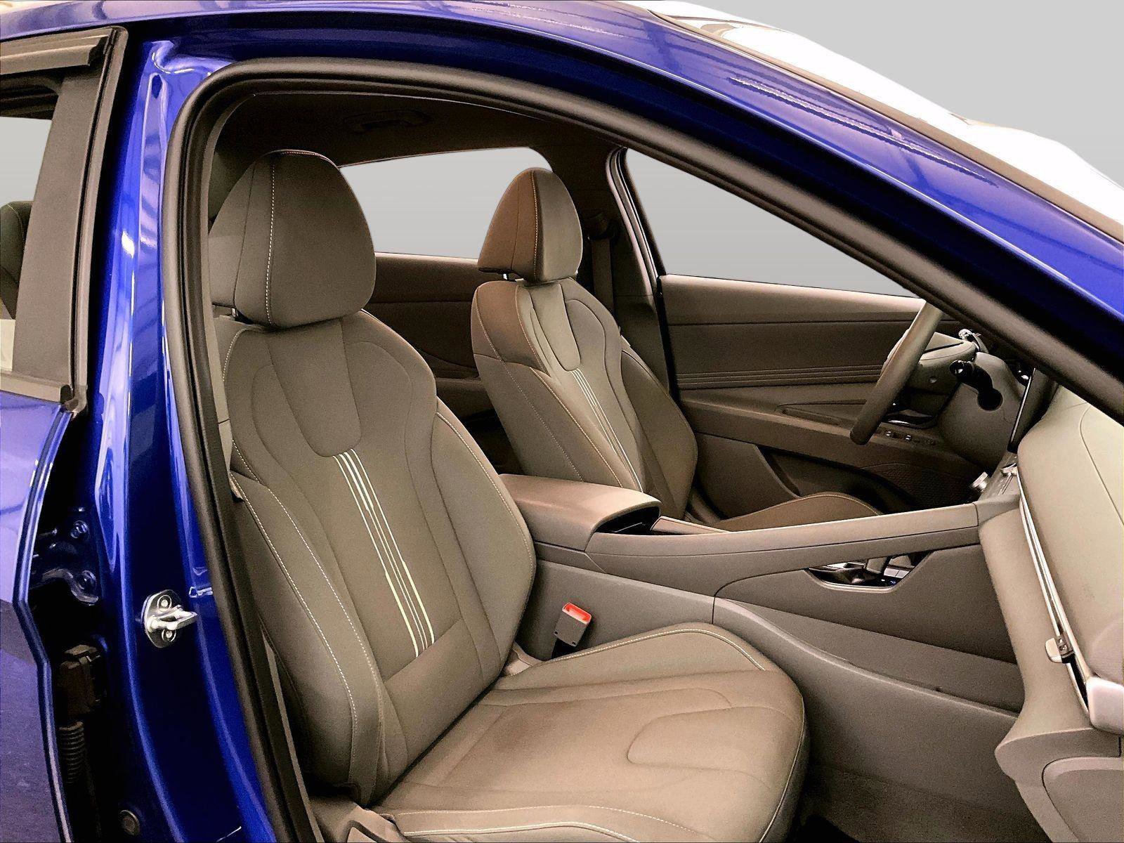 Used 2023 Hyundai Elantra SEL w/ Convenience Package FWD image 7