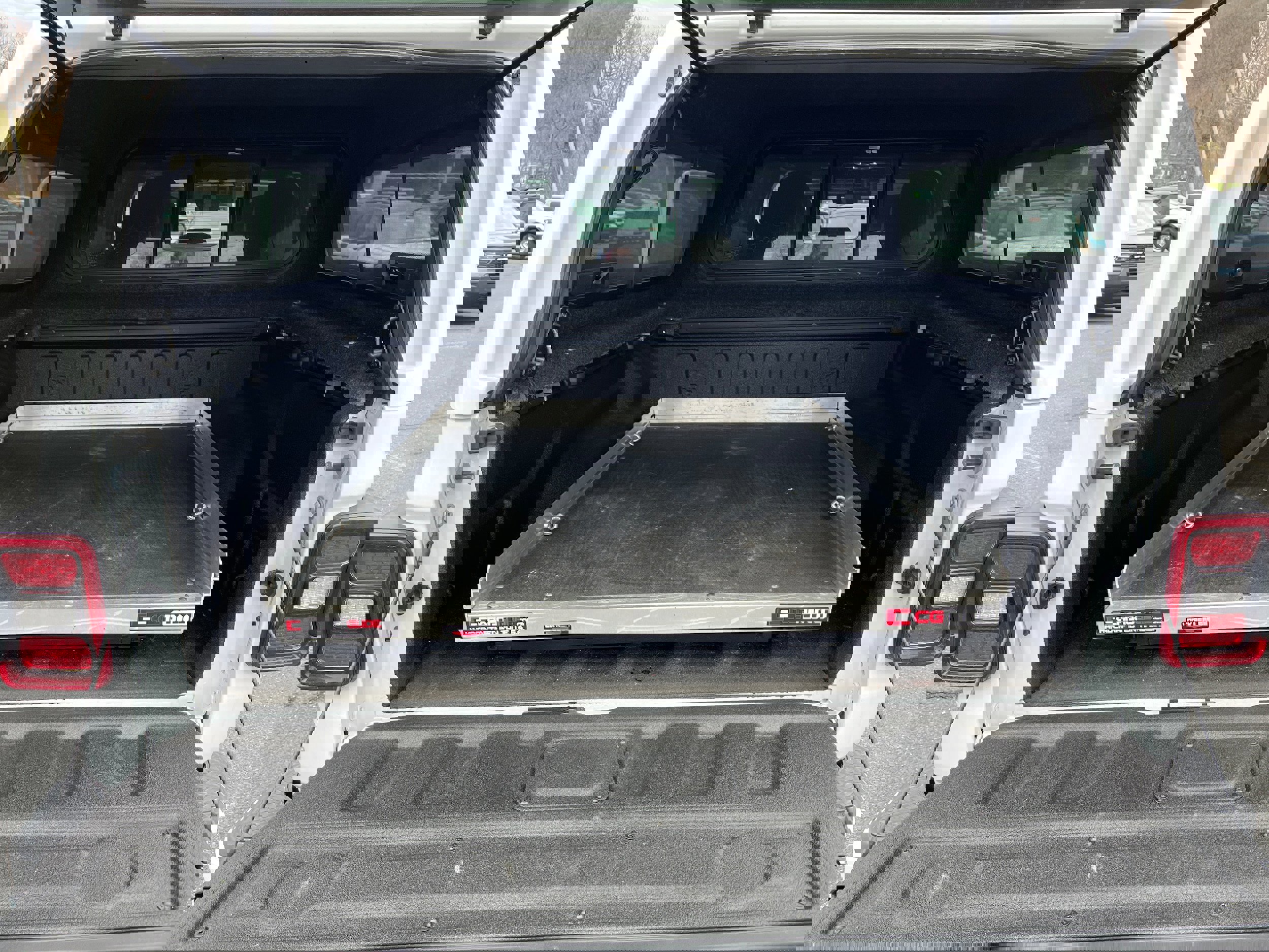 Used 2023 Jeep Gladiator Overland image 11