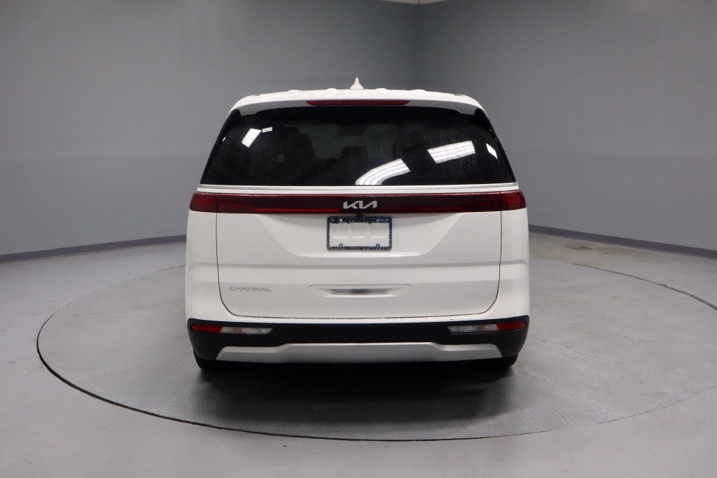 Used 2024 Kia Carnival EX FWD image 10