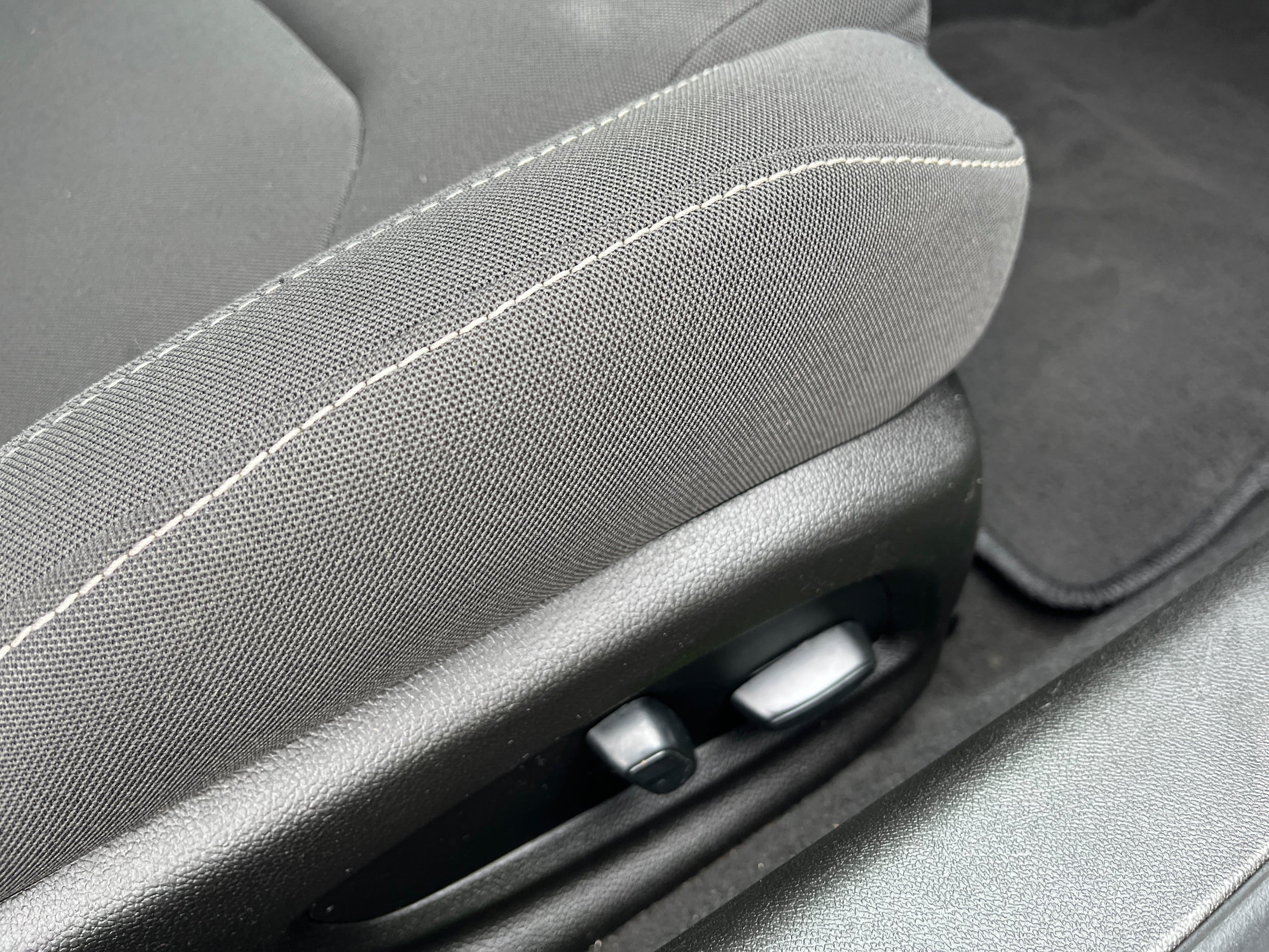 Used 2021 Chevrolet Camaro LT RWD image 14