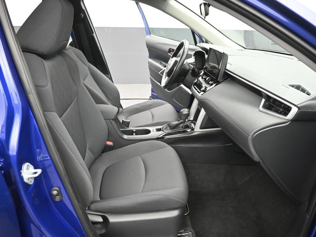 Used 2025 Toyota Corolla Cross LE image 12