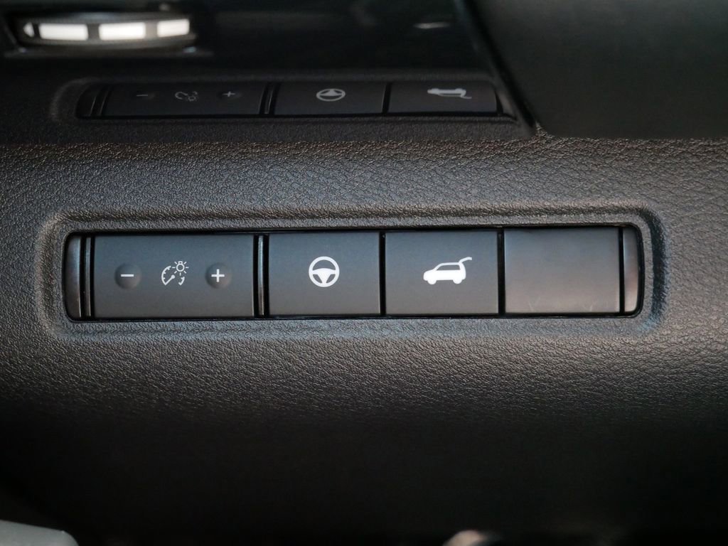 Used 2024 Nissan Pathfinder SV w/ SV Premium Package image 18