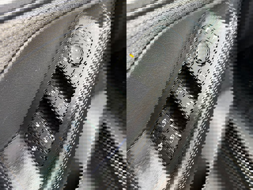 Used 2023 Nissan Rogue SV image 15