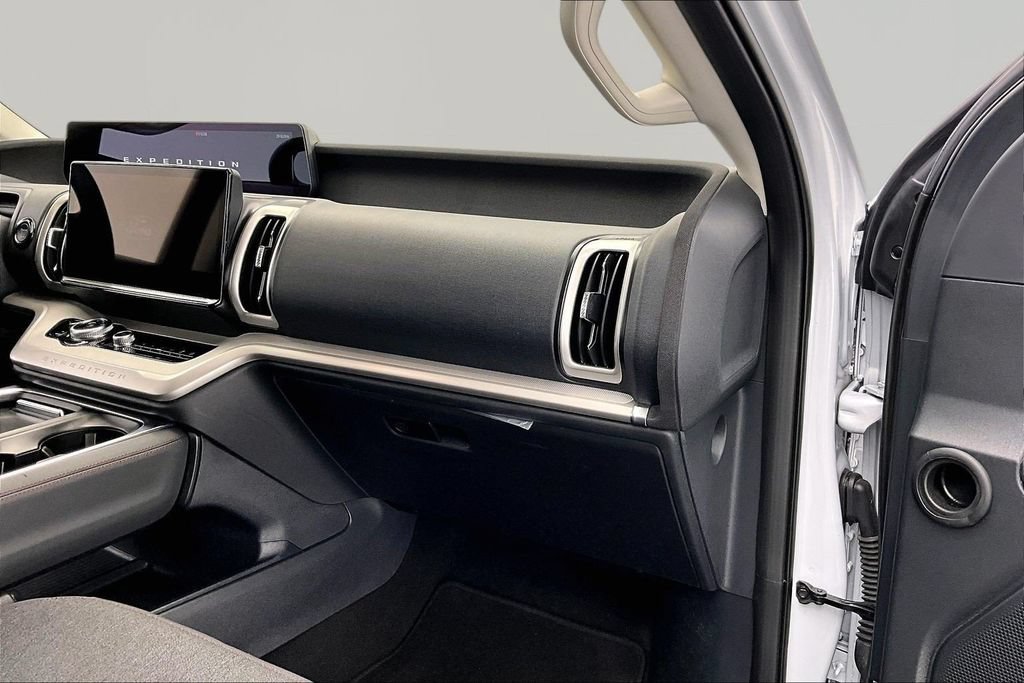 Certified 2025 Ford Expedition Active AWD/4WD image 17