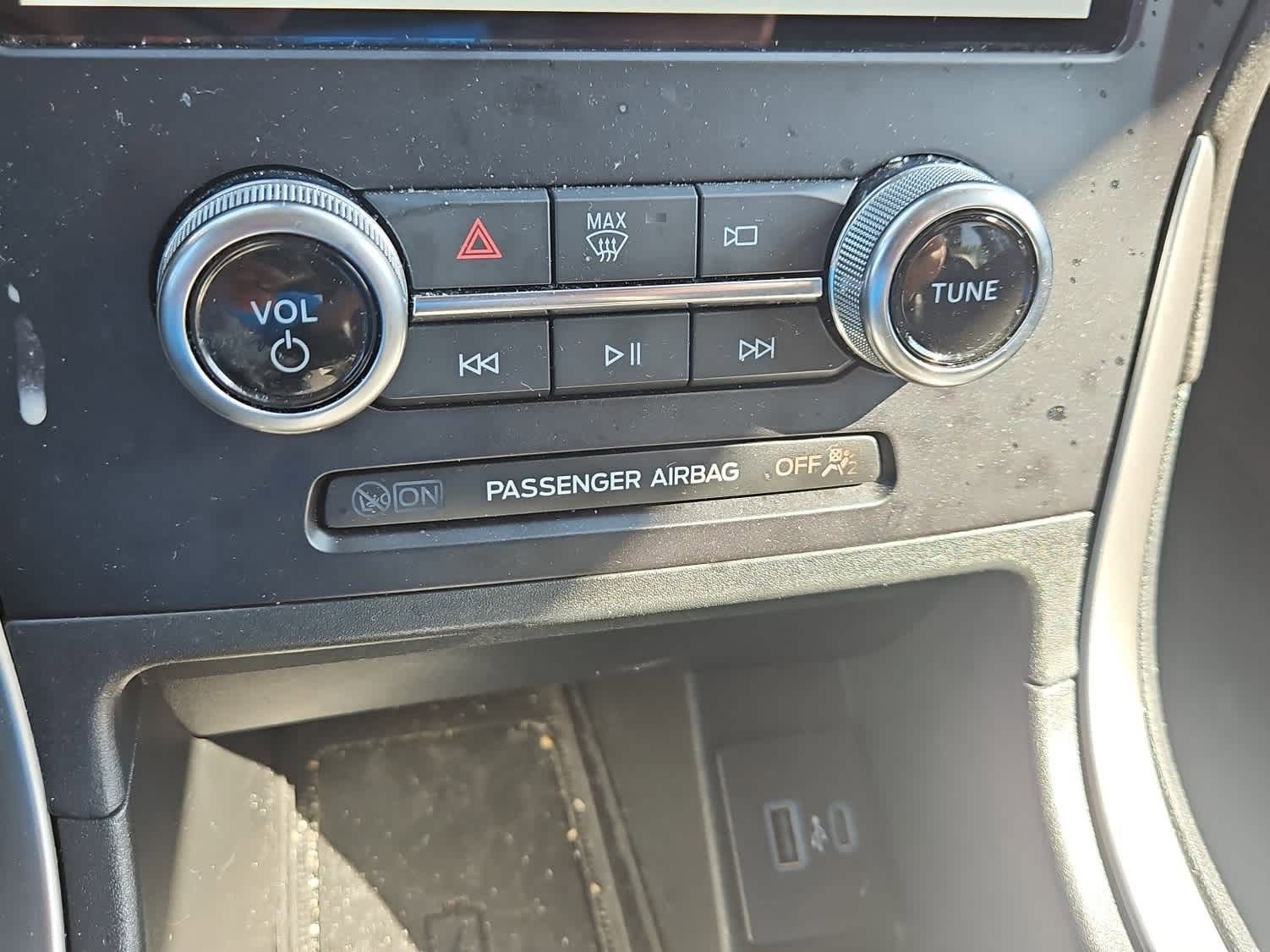 Certified 2024 Ford Edge SEL w/ Convenience Package image 17