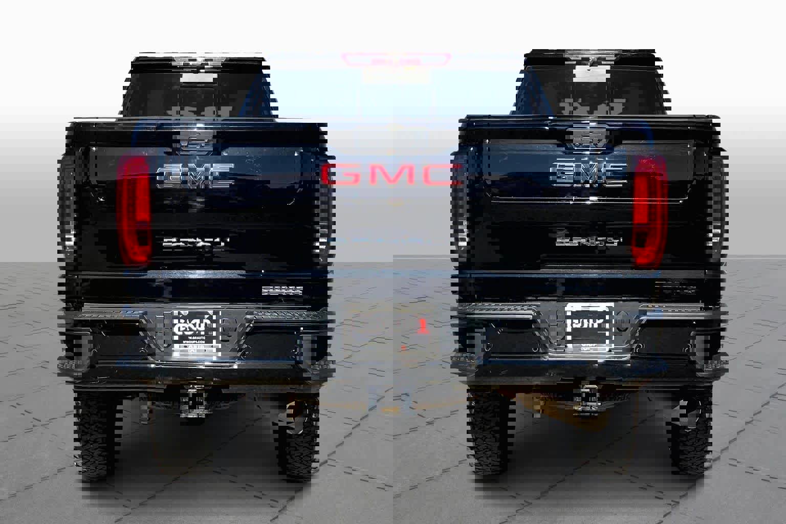 Used 2022 GMC Sierra 2500 Denali w/ Denali Black Diamond Edition image 4