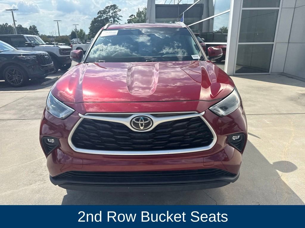 Used 2022 Toyota Highlander XLE FWD image 3