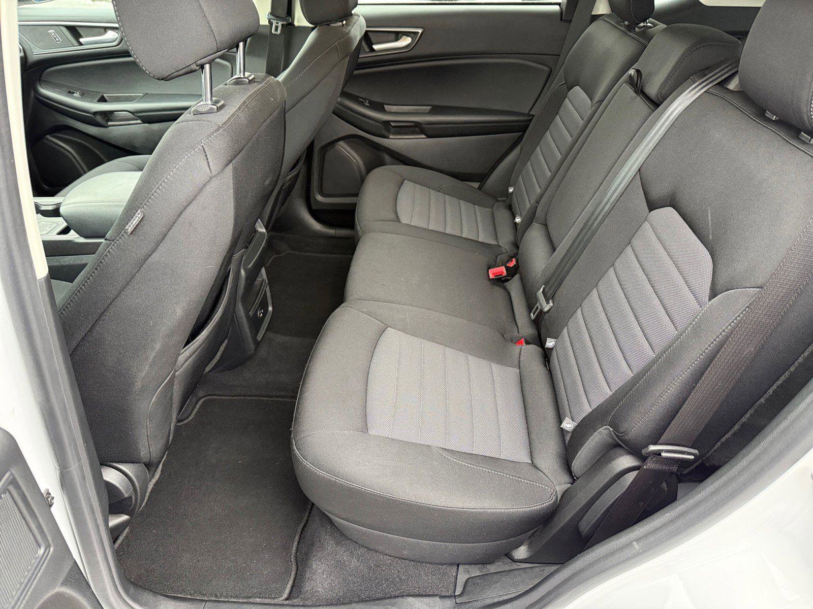 Certified 2022 Ford Edge SE w/ Black Appearance Package image 11