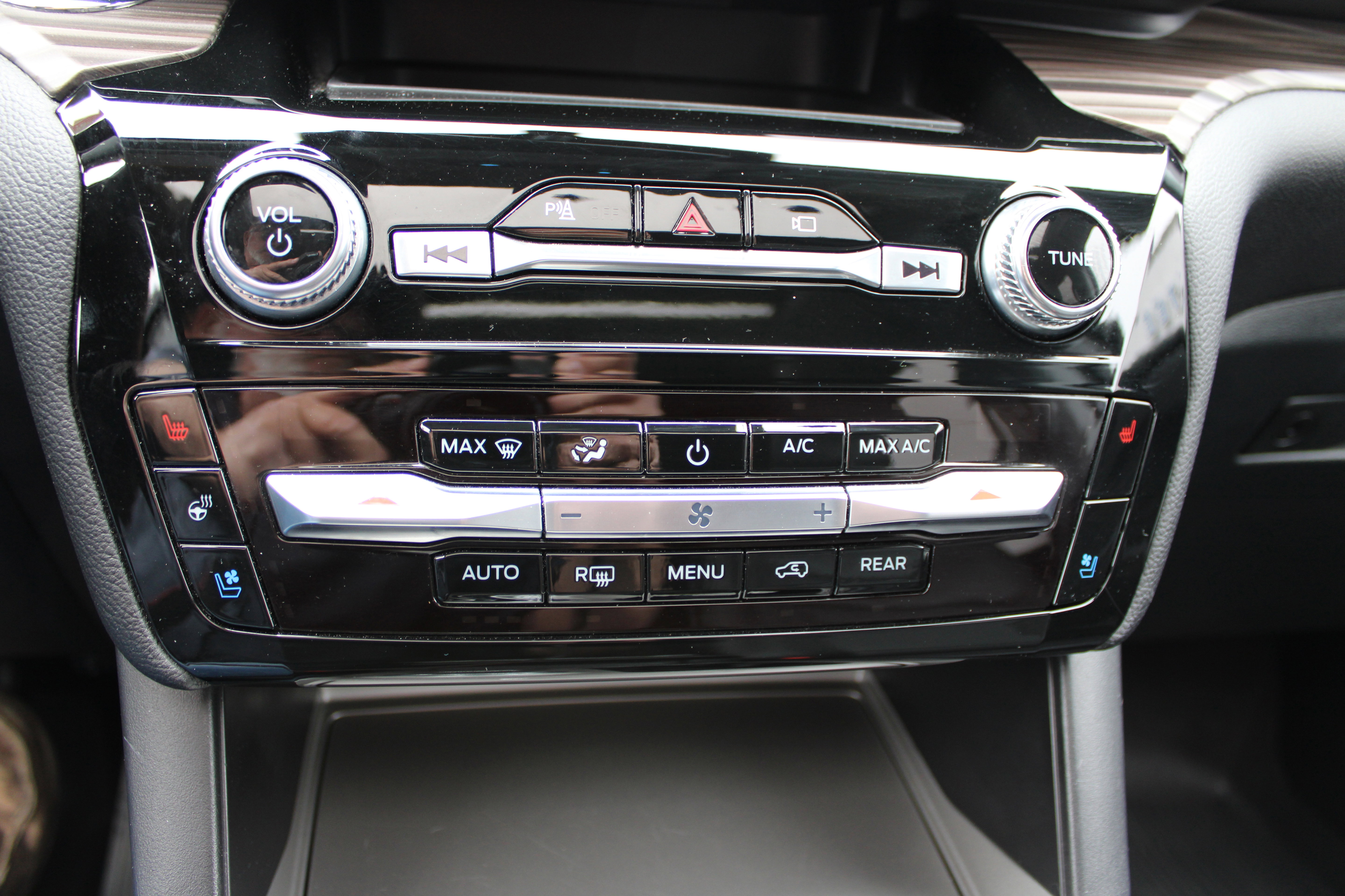 Certified 2021 Ford Explorer Limited w/ Equipment Group 301A image 23