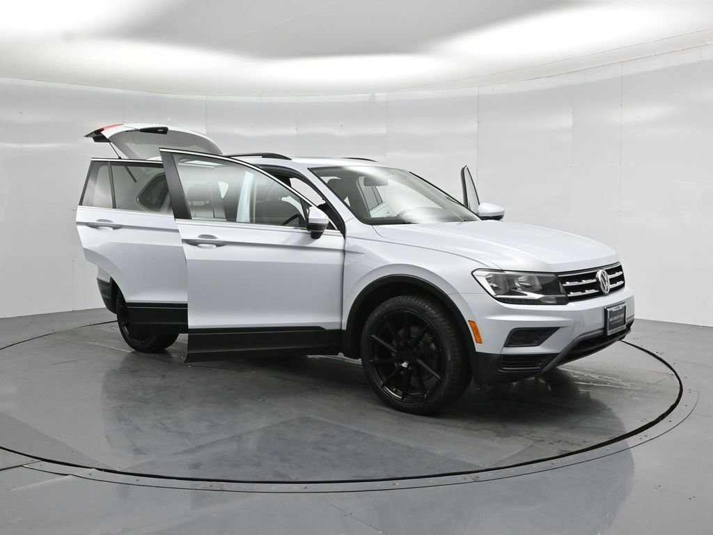 Used 2019 Volkswagen Tiguan SE w/ Panoramic Sunroof Package FWD image 32