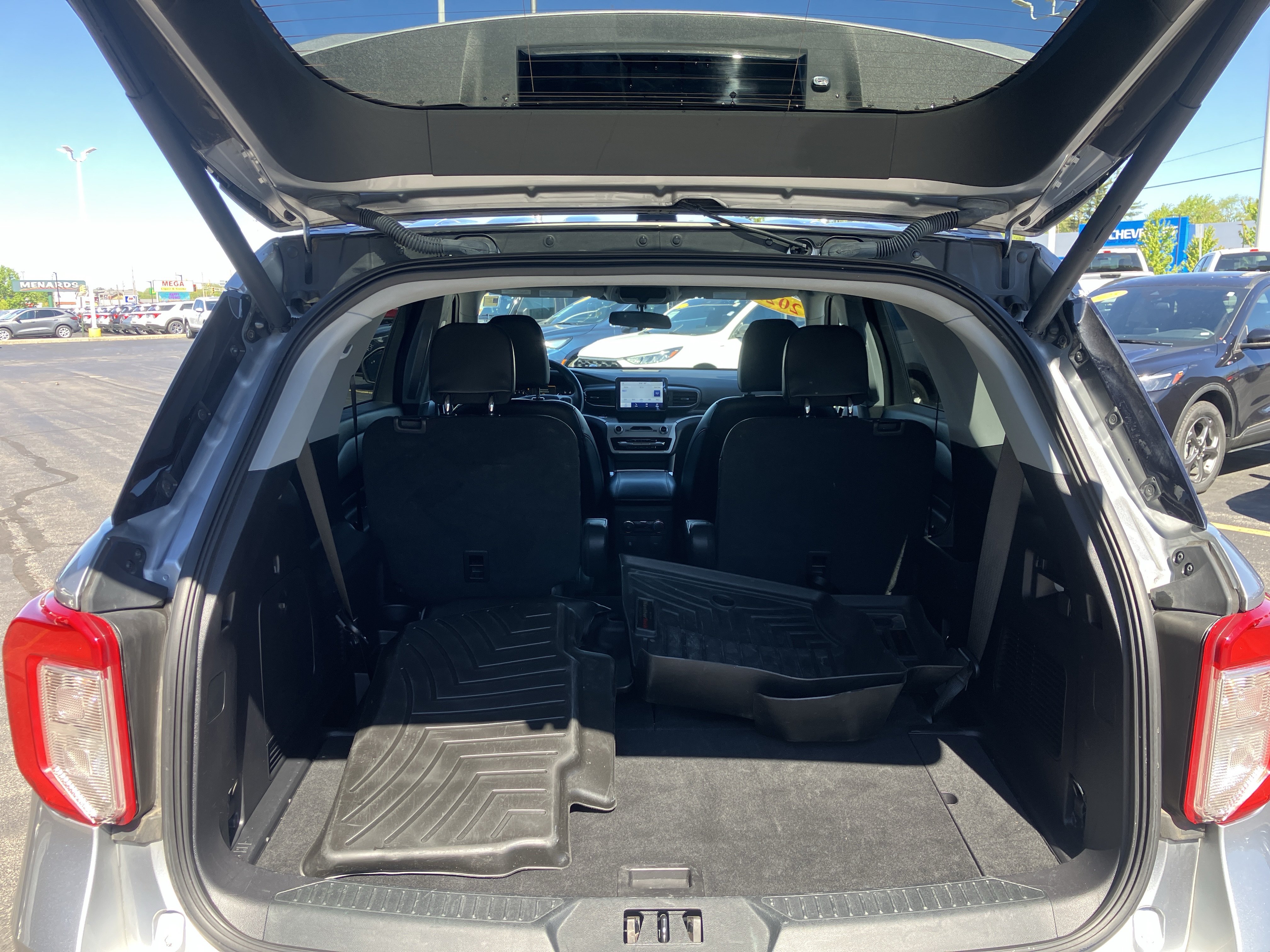 Certified 2021 Ford Explorer XLT w/ Equipment Group 202A AWD/4WD image 16