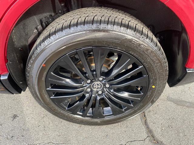 Used 2023 Toyota Venza Nightshade image 31