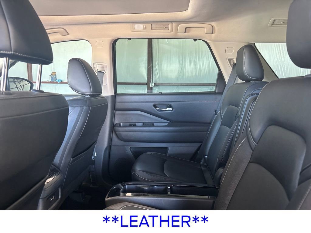 Used 2024 Nissan Pathfinder SL w/ SL Premium Package FWD image 17