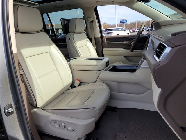 Used 2022 GMC Yukon XL Denali w/ Denali Ultimate Package image 17