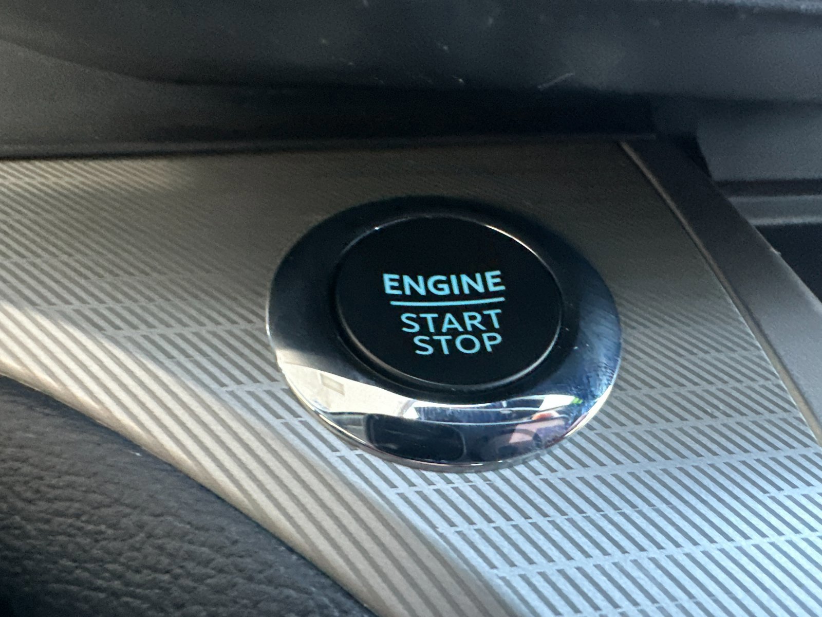 Certified 2022 Ford Explorer XLT w/ Equipment Group 202A image 25